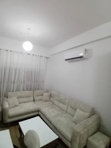 Tirane, jepet me qera apartament 1+1 Kati 7, 60 m² 450 € (ali demi)