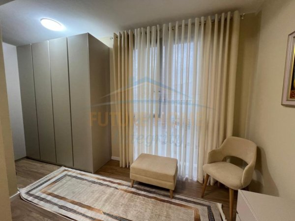 Tirane, jepet me qera apartament 2+1+Ballkon Kati 7, 104 m² 1.200 € (Rruga Mine Peza, Golden Tower Residence)