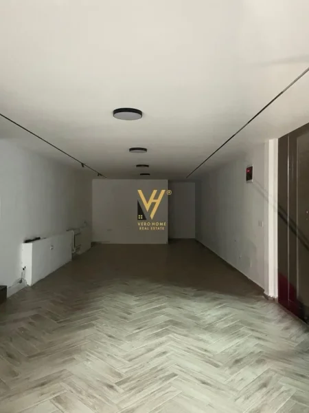Tirane, jepet me qera zyre Kati 0, 62 m² 1.200 € (RRUGA E DIBRES)