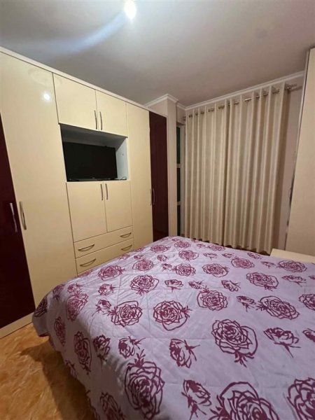 Tirane, jepet me qera apartament 2+1 Kati 3, 90 m² 80 € (JORDAN MISJA)
