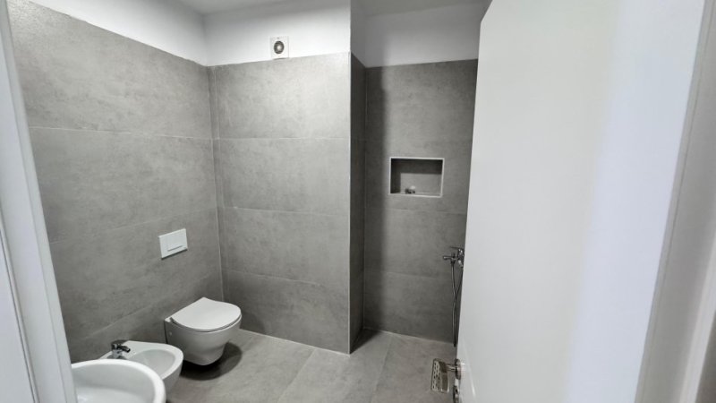 Tirane, jepet me qera zyre Kati 2,