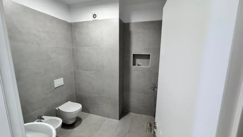 Tirane, jepet me qera zyre Kati 2,