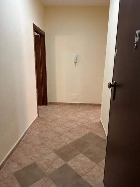 Tirane, jepet me qera apartament 2+1+Ballkon Kati 4, 118 m² (Komuna e Parisit)