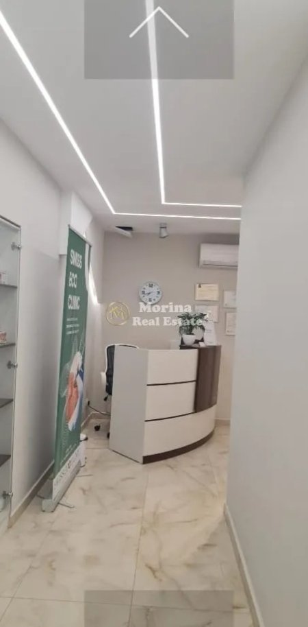 Tirane, jepet me qera ambjent biznesi Kati 0, 70 m² 2.500 € (Rruga Fortuzi)