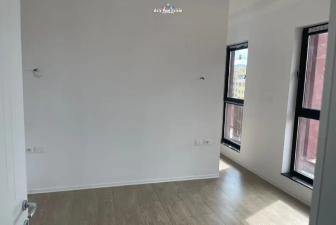 Tirane, jepet me qera zyre Kati 4, 124 m² 850 € (Rruga e Kavajes)