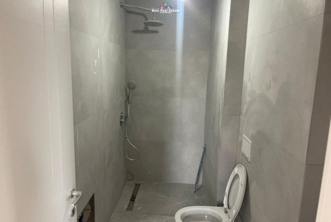 Tirane, jepet me qera zyre Kati 4, 124 m² 850 € (Rruga e Kavajes)