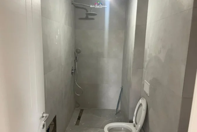 Tirane, jepet me qera zyre Kati 4, 124 m² 850 € (Rruga e Kavajes)