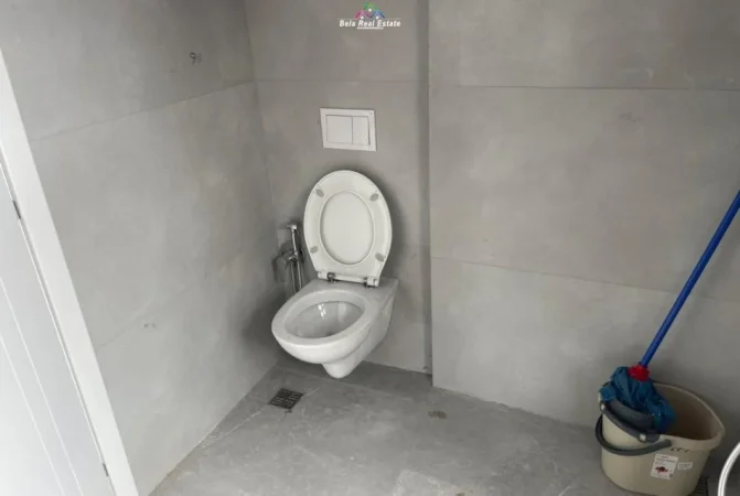 Tirane, jepet me qera zyre Kati 4, 124 m² 850 € (Rruga e Kavajes)