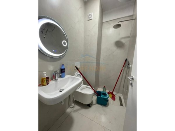 Tirane, jepet me qera apartament 1+1+Ballkon Kati 7, 52 m² 450 € (Ali Demi)