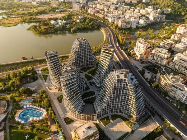 Tirane, shes apartament 2+1+Ballkon Kati 13, 111 m² 516150 € (rruga kristo luarasi)