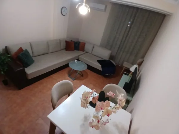 Tirane, jepet me qera apartament 1+1 Kati 2, 55 m² 500 € (Selvia)