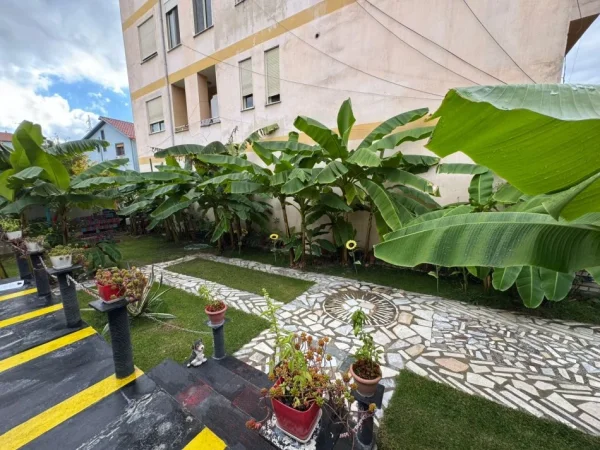 Tirane, shitet shtepi 2+1+Ballkon Kati 0, 296 m² 260.000 € (RRUGA GRAMOZ PASHKO)