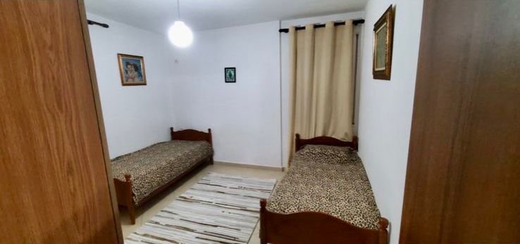 Tirane, jepet me qera apartament 2+1 Kati 4, 