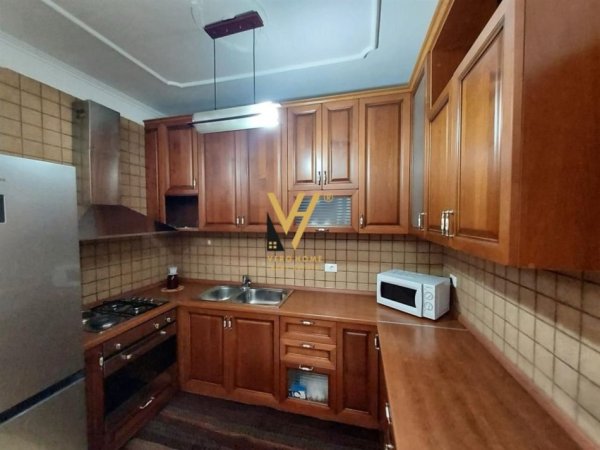 Tirane, jepet me qera apartament 1+1+Ballkon Kati 3, 74 m² 550 € (DELIJORGJI)