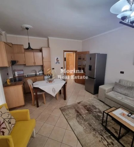Tirane, jepet me qera apartament 1+1 Kati 2, 75 m² 600 € (Rruga Petro Nini Luarasi)
