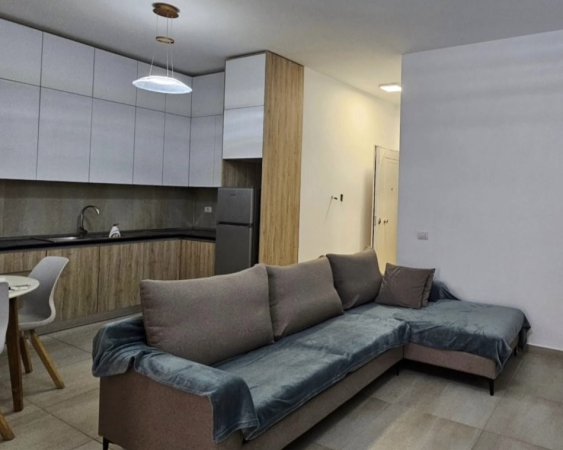 Tirane, jepet me qera apartament 1+1+Aneks+Ballkon Kati 2, 63 m² 500 € (kopshti botanik , liqeni i thate , kopshti zoologjik)