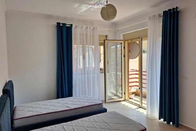 Tirane, jepet me qera apartament 2+1+Ballkon Kati 4, 110 m² 850 € (Rruga Peti)