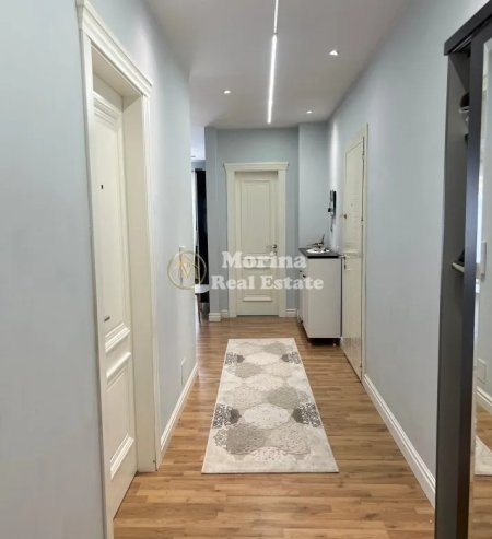 Tirane, jepet me qera apartament 2+1 Kati 8, 120 m² 550 € (Rruga Astrit Losha)