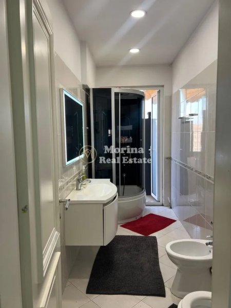 Tirane, jepet me qera apartament 2+1 Kati 8, 120 m² 550 € (Rruga Astrit Losha)