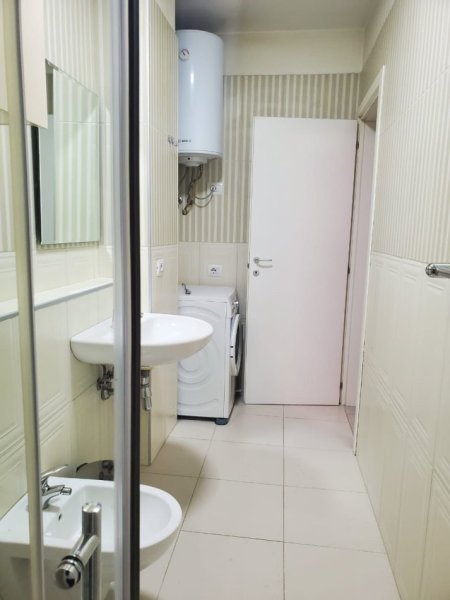 Tirane, jepet me qera apartament 2+1+Ballkon Kati 4, 77 m² 1.000 € (Stadiumi Dinamo)