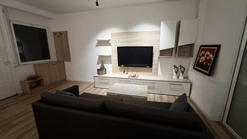 Tirane, jepet me qera apartament 1+1+Ballkon Kati 1, 60 m² 500 € (RRUGA E BARRIKADAVE)