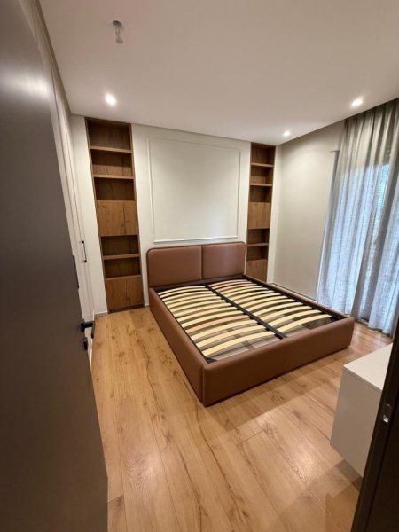 Tirane, jepet me qera apartament 2+1 Kati 2, 110 m² 1.700 € (TEG)