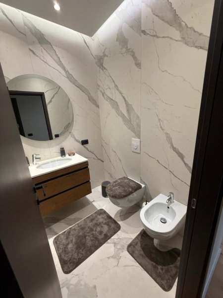 Tirane, jepet me qera apartament 2+1 Kati 2, 110 m² 1.700 € (TEG)