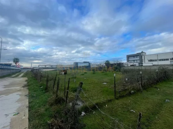 Durres, shitet toke , 2.169 m² 216.900 € 