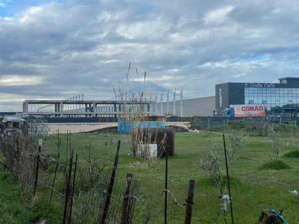 Durres, shitet toke , 2.169 m² 216.900 € 