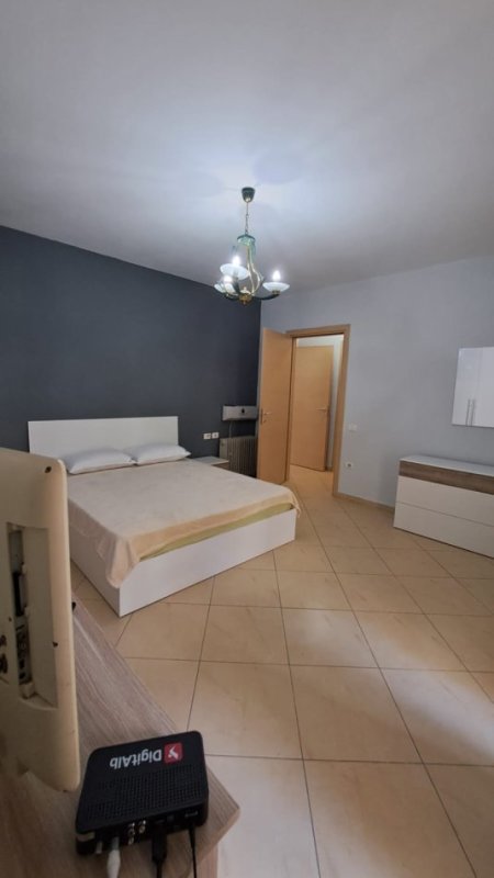 Tirane, jepet me qera apartament 2+1 , 102 m² 650 € (KOPESHTI BOTANIK)