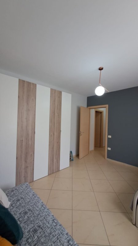 Tirane, jepet me qera apartament 2+1 , 102 m² 650 € (KOPESHTI BOTANIK)