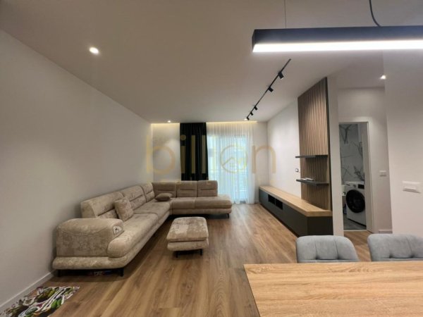 Tirane, shitet 2+1+Ballkon , 107 m² 265.000 € (Ish fusha e aviacionit)