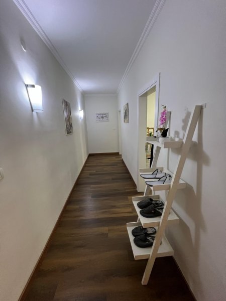 Tirane, jepet me qera apartament 2+1+Ballkon Kati 3, 90 m² 850 € (Sheshi Wilson)