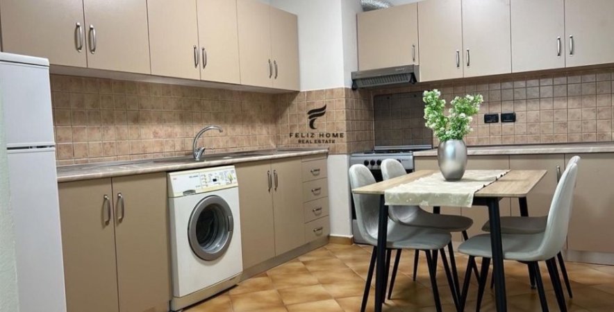 Tirane, jepet me qera apartament 1+1 Kati 6, 65 m² 800 € (BLLOKU)