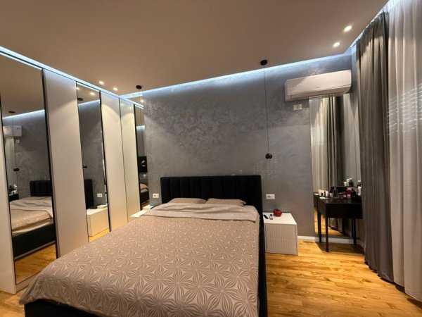 Tirane, shitet apartament 3+1+Aneks+Ballkon Kati 5, 250 m² 300.000 € (FRESK)