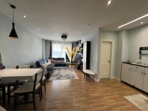 Tirane, jepet me qera apartament 2+1+Ballkon Kati 8, 120 m² 550 € (ASIR)