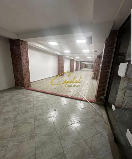 Tirane, jepet me qera ambjent biznesi Kati -1, 150 m² 700 € (21 DHJETORI)