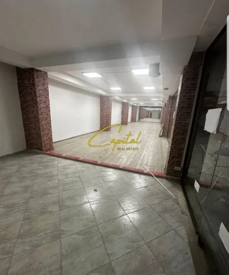 Tirane, jepet me qera ambjent biznesi Kati -1, 150 m² 700 € (21 DHJETORI)
