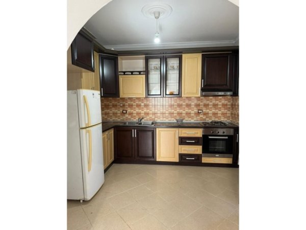 Tirane, jap me qera apartament 3+1+Ballkon Kati 1, 150 m² 600 € (CASA ITALIA)