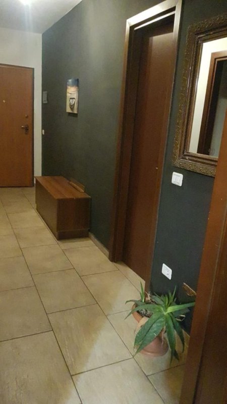 Tirane, jepet me qera apartament 1+1+Ballkon Kati 2, 95 m² 650 € (Rruga Fortuzi)