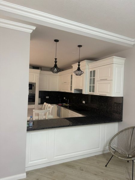 Durres, jepet me qera apartament 2+1+Ballkon Kati 2, 128 m² 1.000 € (Lagja 13 Plazh-Durres)