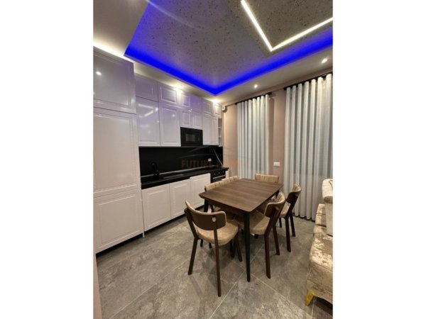Vlore, jepet me qera apartament 1+1+Ballkon Kati 2, 60 m² 500 € (Tiku dhe Mato)