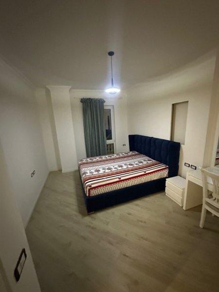 Durres, jepet me qera apartament 2+1+Ballkon Kati 2, 128 m² 1.000 € (Lagja 13 Plazh-Durres)