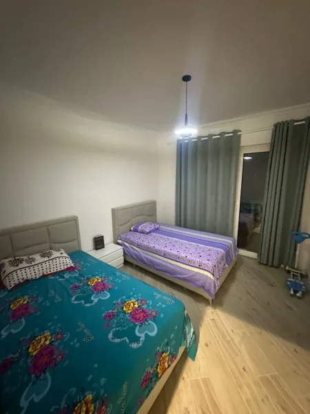 Durres, jepet me qera apartament 2+1+Ballkon Kati 2, 128 m² 1.000 € (Lagja 13 Plazh-Durres)