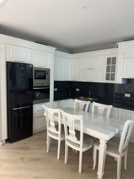 Durres, jepet me qera apartament 2+1+Ballkon Kati 2, 128 m² 1.000 € (Lagja 13 Plazh-Durres)