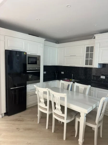 Durres, jepet me qera apartament 2+1+Ballkon Kati 2, 128 m² 1.000 € (Lagja 13 Plazh-Durres)