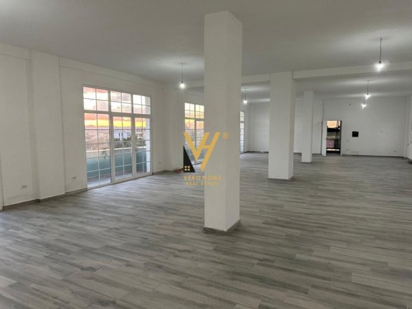 Tirane, jepet me qera ambjent biznesi Kati 0, 250 m² 2.500 € (PASKUQAN)