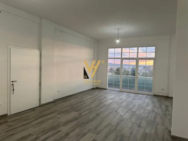 Tirane, jepet me qera ambjent biznesi Kati 0, 250 m² 2.500 € (PASKUQAN)