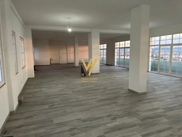 Tirane, jepet me qera ambjent biznesi Kati 0, 250 m² 2.500 € (PASKUQAN)