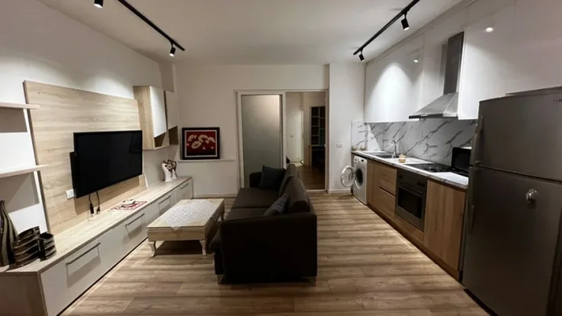 Tirane, jepet me qera apartament 1+1+Ballkon Kati 2, 60 m² 500 € (RRUGA E BARRIKADAVE)